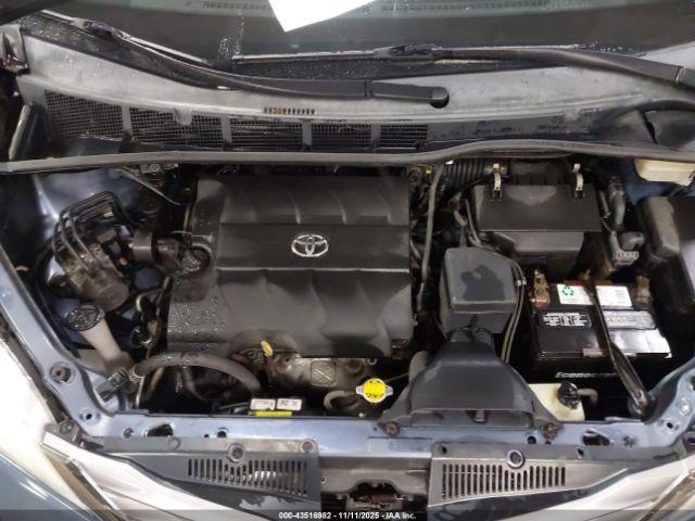 Toyota Sienna Xle 7 Passenger Image 15