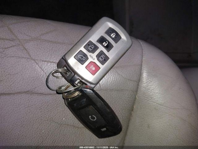 Toyota Sienna Xle 7 Passenger Image 3