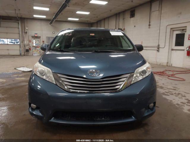 Toyota Sienna Xle 7 Passenger Image 4