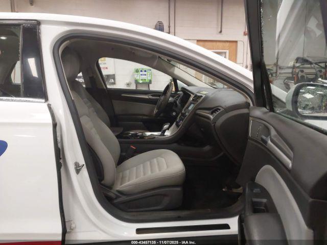 Ford Fusion S Image 8