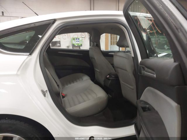 Ford Fusion S Image 6