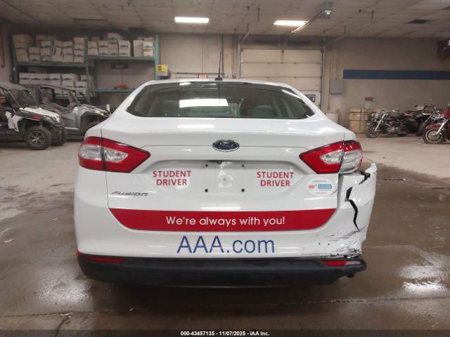 Ford Fusion S Image 10