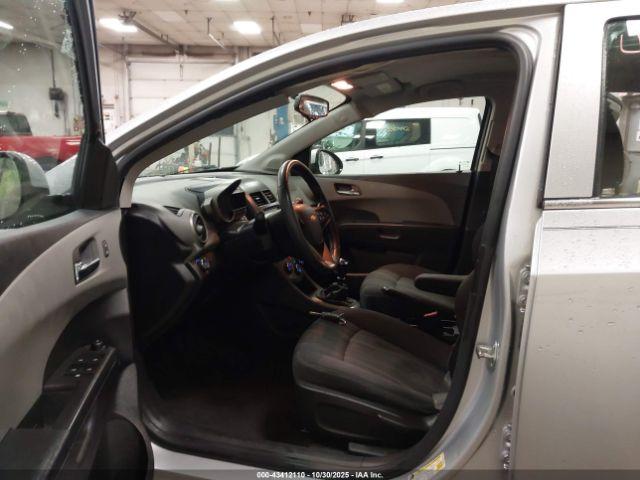 Chevrolet Sonic Lt Manual Image 9