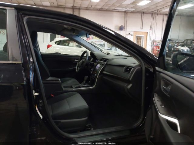 Toyota Camry Le Image 16