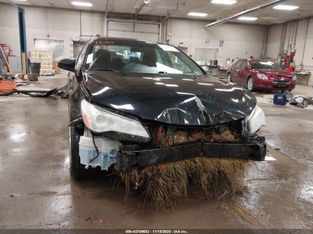 Toyota Camry Le Image 15