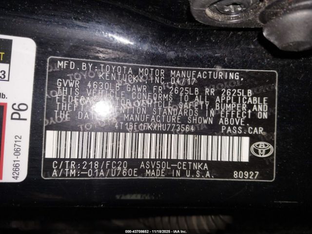 Toyota Camry Le Image 9