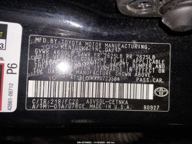 Toyota Camry Le Image 9