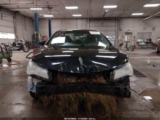 Toyota Camry Le Image 5