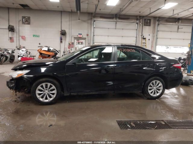 Toyota Camry Le Image 3