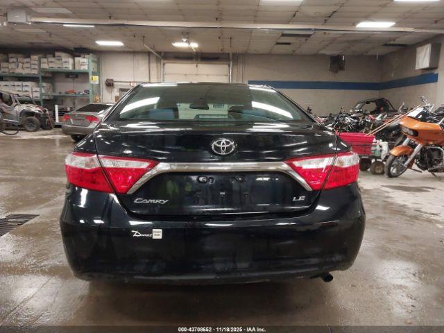 Toyota Camry Le Image 6