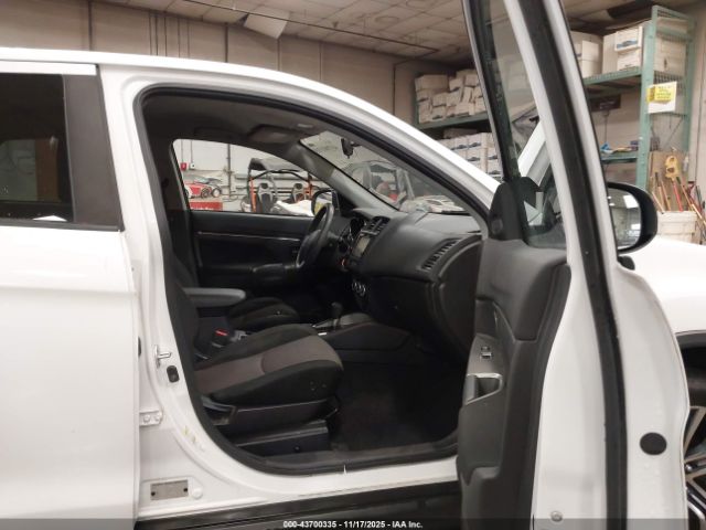 Mitsubishi Outlander 2.0 Es Image 2