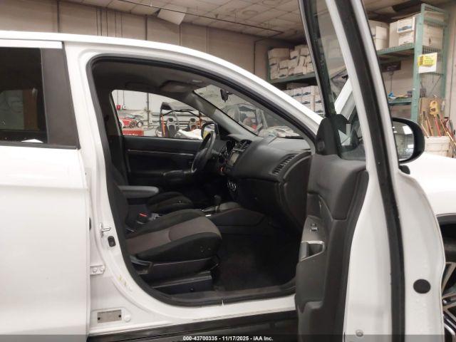 Mitsubishi Outlander 2.0 Es Image 2