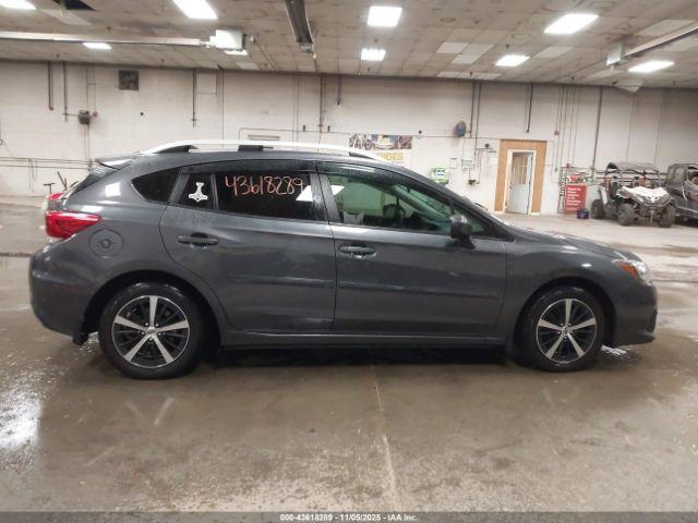 Subaru Impreza Premium 5-door Image 2