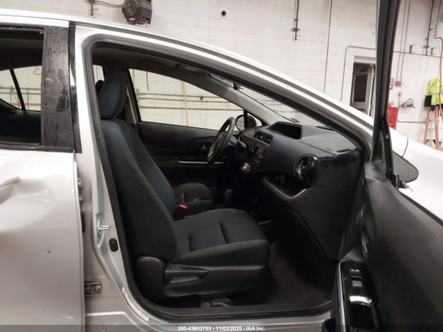 Toyota Prius c Three Image 16