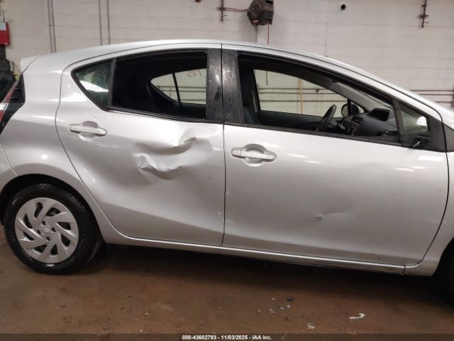 Toyota Prius c Three Image 9