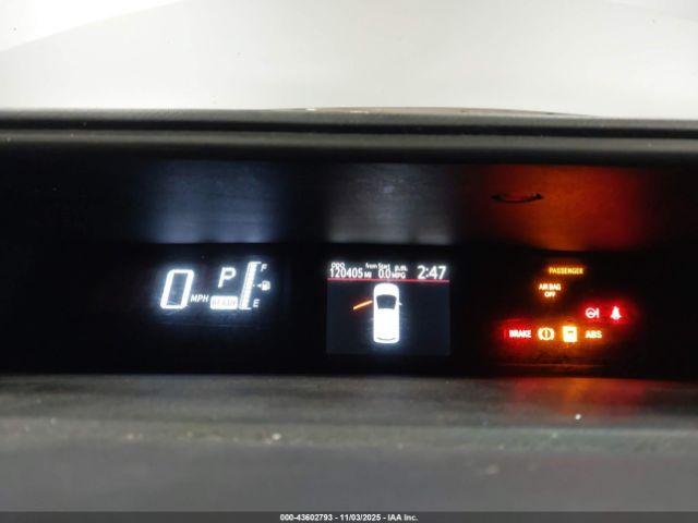 Toyota Prius c Three Image 4