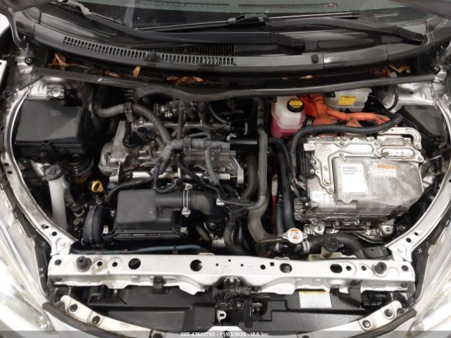 Toyota Prius c Three Image 6