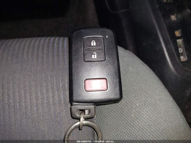 Toyota Prius c Three Image 12