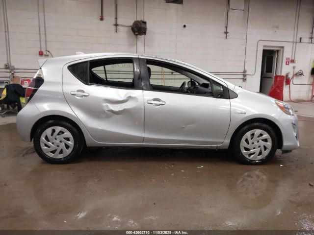 Toyota Prius c Three Image 11