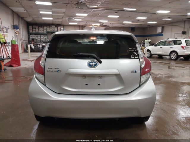 Toyota Prius c Three Image 7