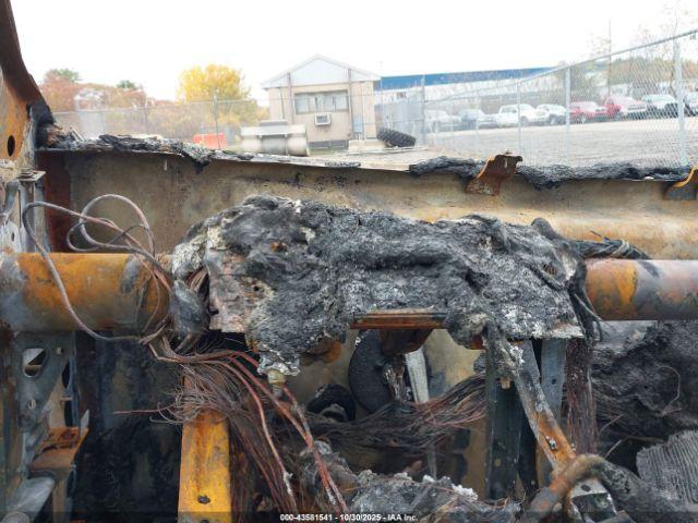 Chevrolet Silverado 1500 4wd  Standard Bed Custom Trail Boss Image 8