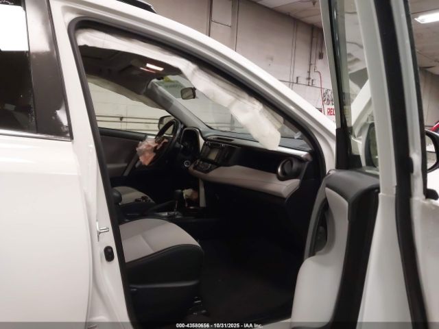 Toyota RAV4 Xle Image 5