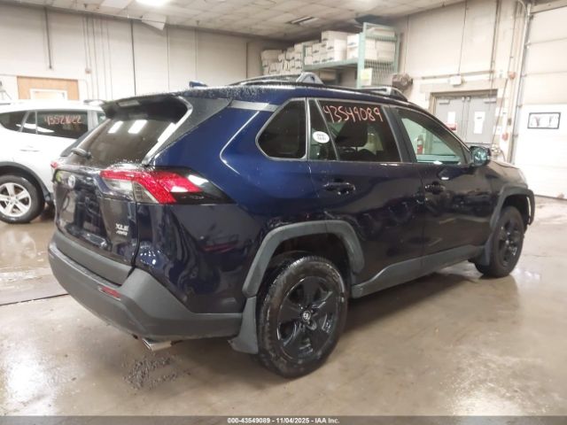 Toyota RAV4 Xle Image 2