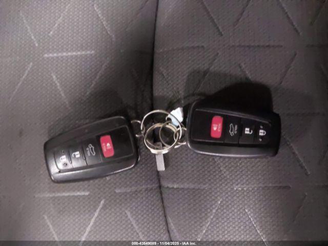 Toyota RAV4 Xle Image 4