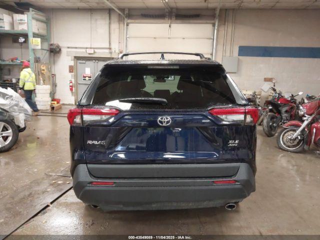 Toyota RAV4 Xle Image 16