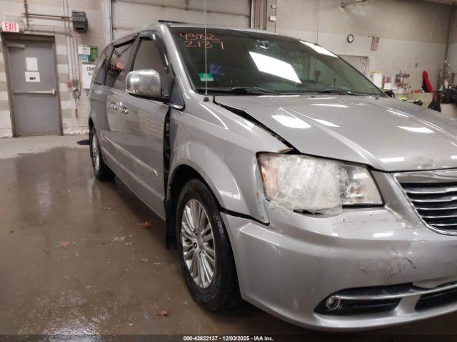 Chrysler Town & Country Touring-l Image 11