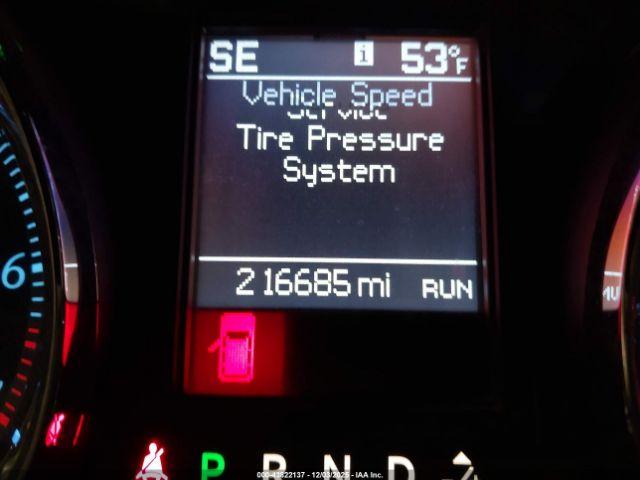 Chrysler Town & Country Touring-l Image 9