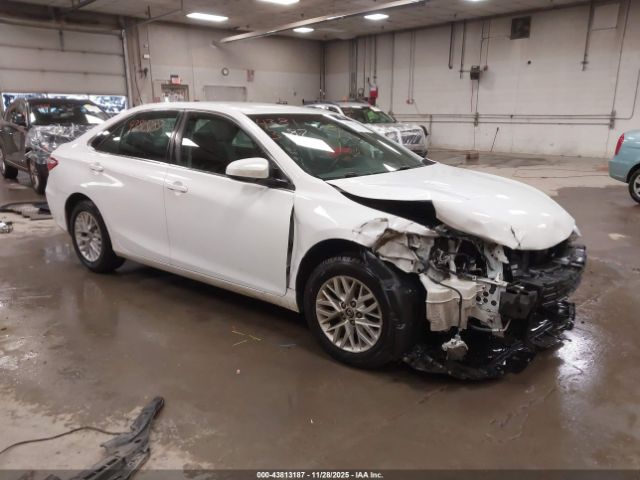 Toyota Camry Le Image 1