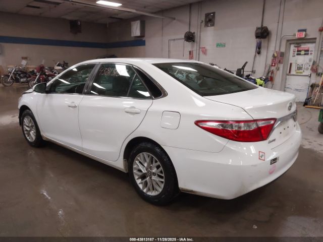 Toyota Camry Le Image 2
