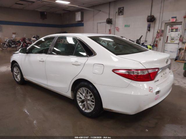 Toyota Camry Le Image 2