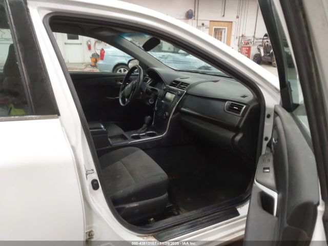 Toyota Camry Le Image 3