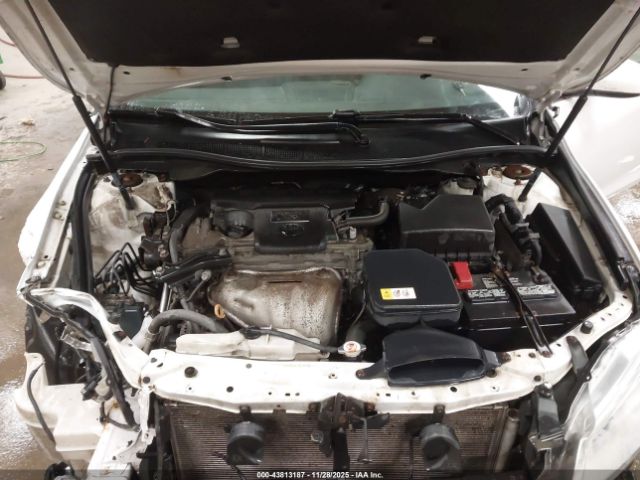 Toyota Camry Le Image 5