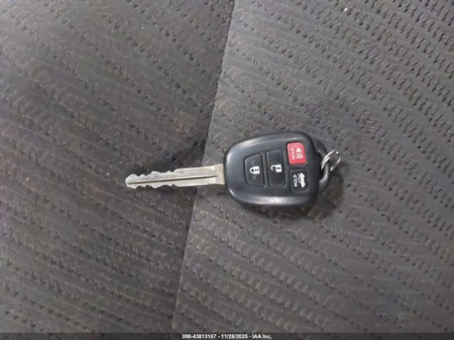 Toyota Camry Le Image 14