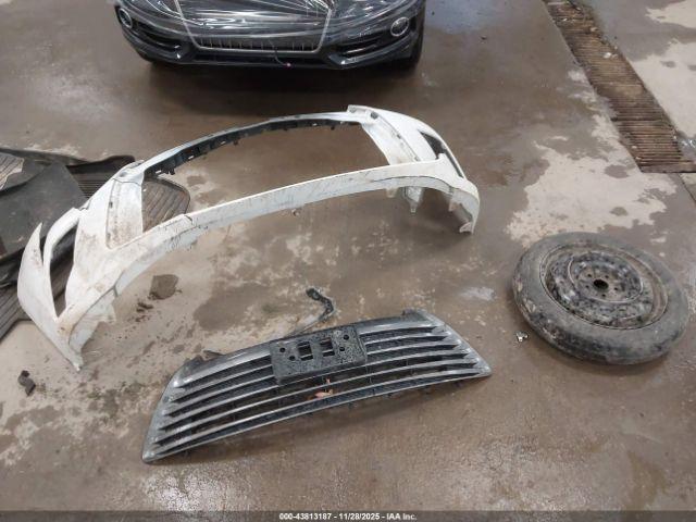 Toyota Camry Le Image 16