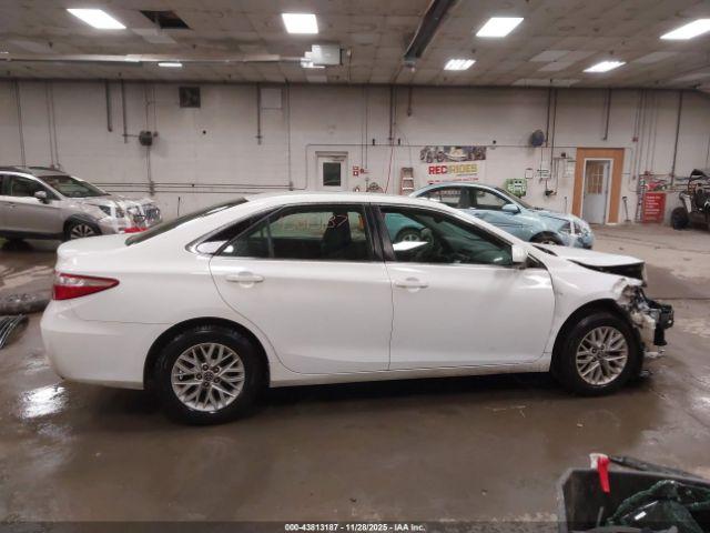 Toyota Camry Le Image 11