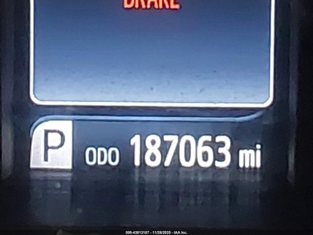 Toyota Camry Le Image 12