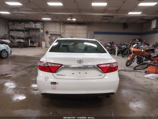 Toyota Camry Le Image 17