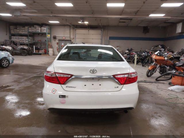 Toyota Camry Le Image 17