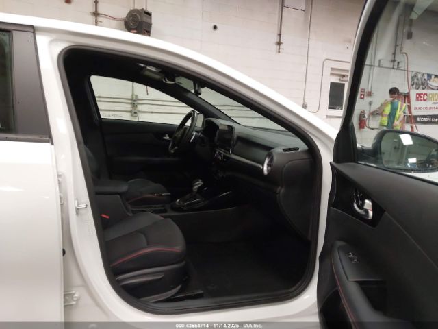 Kia Forte Gt Image 5