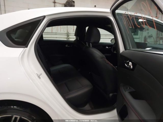 Kia Forte Gt Image 3