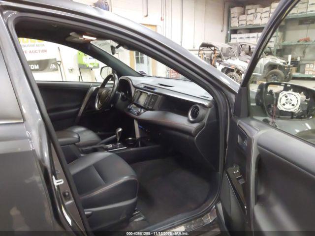 Toyota RAV4 Se Image 16