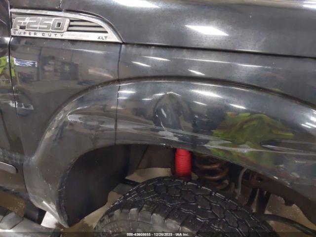 Ford F-250 Xlt Image 2