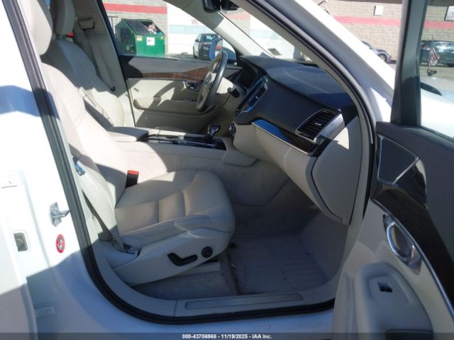Volvo XC90 T6 Momentum Image 10