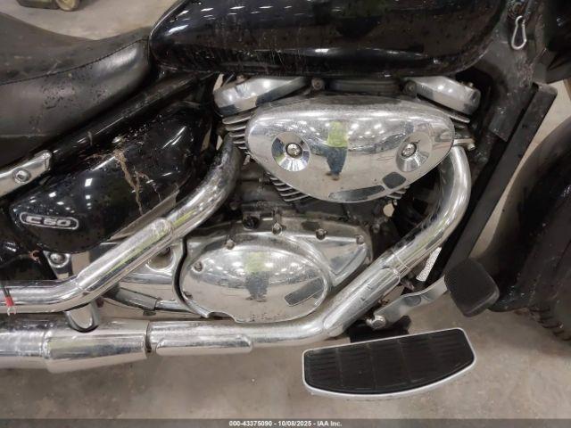 Suzuki Vl800 Image 12