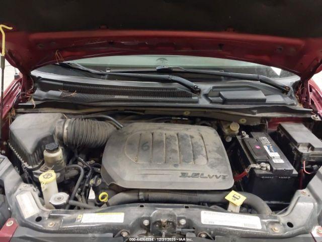 Chrysler Town & Country Touring Image 9