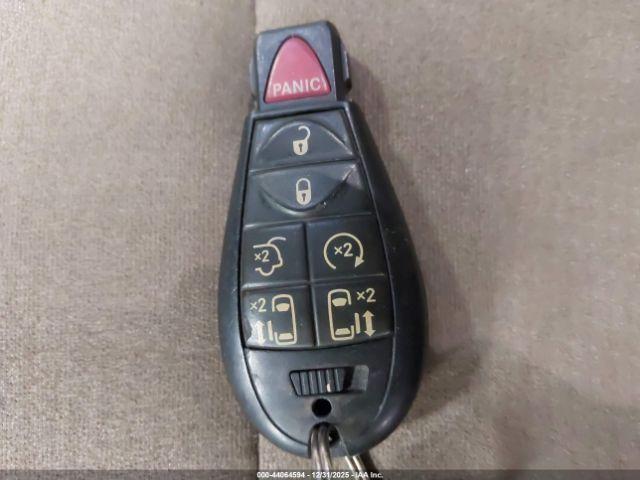 Chrysler Town & Country Touring Image 4